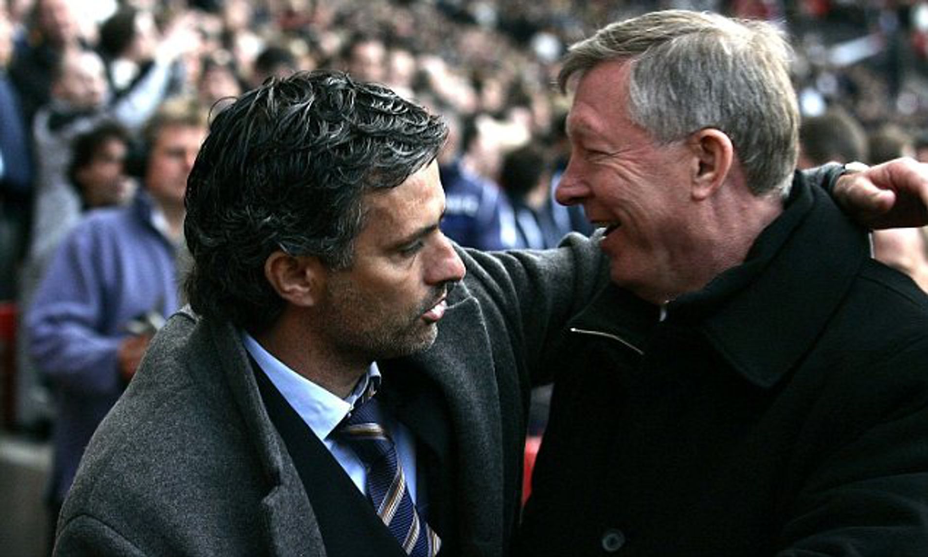 Mourinho được Ferguson chúc mừng khi cán mốc 1.000 trận làm HLV